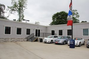 Exterior of Kinsel Ford used car dealership, a modular sales office building by Rose Office Systems